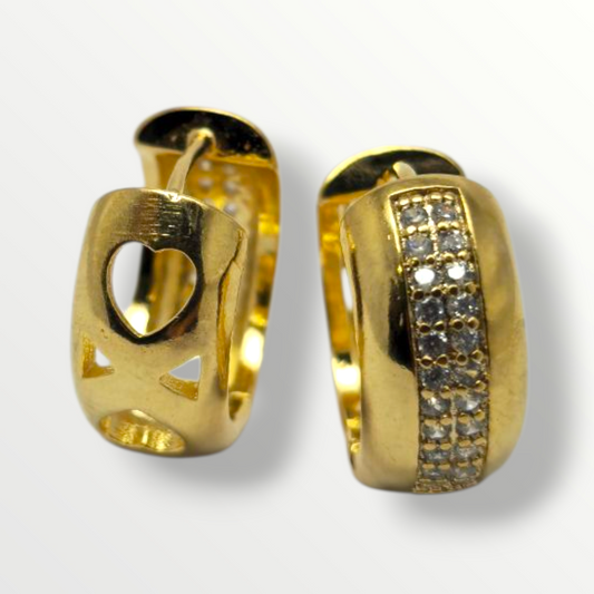 Aros dorados con corazón calado