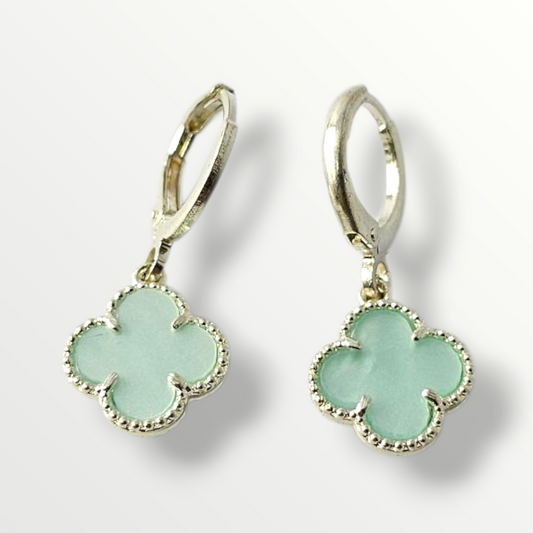 Aros colgantes trébol verde