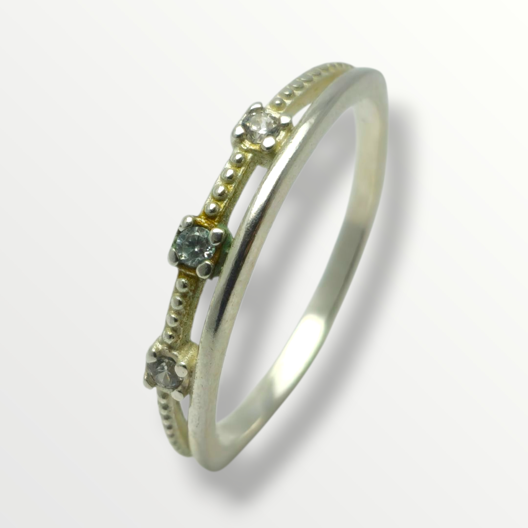Anillo en Plata 925 con detalles y circonias